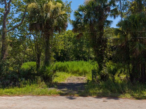 1220 NE 342nd Trail NE, Okeechobee, FL 34972