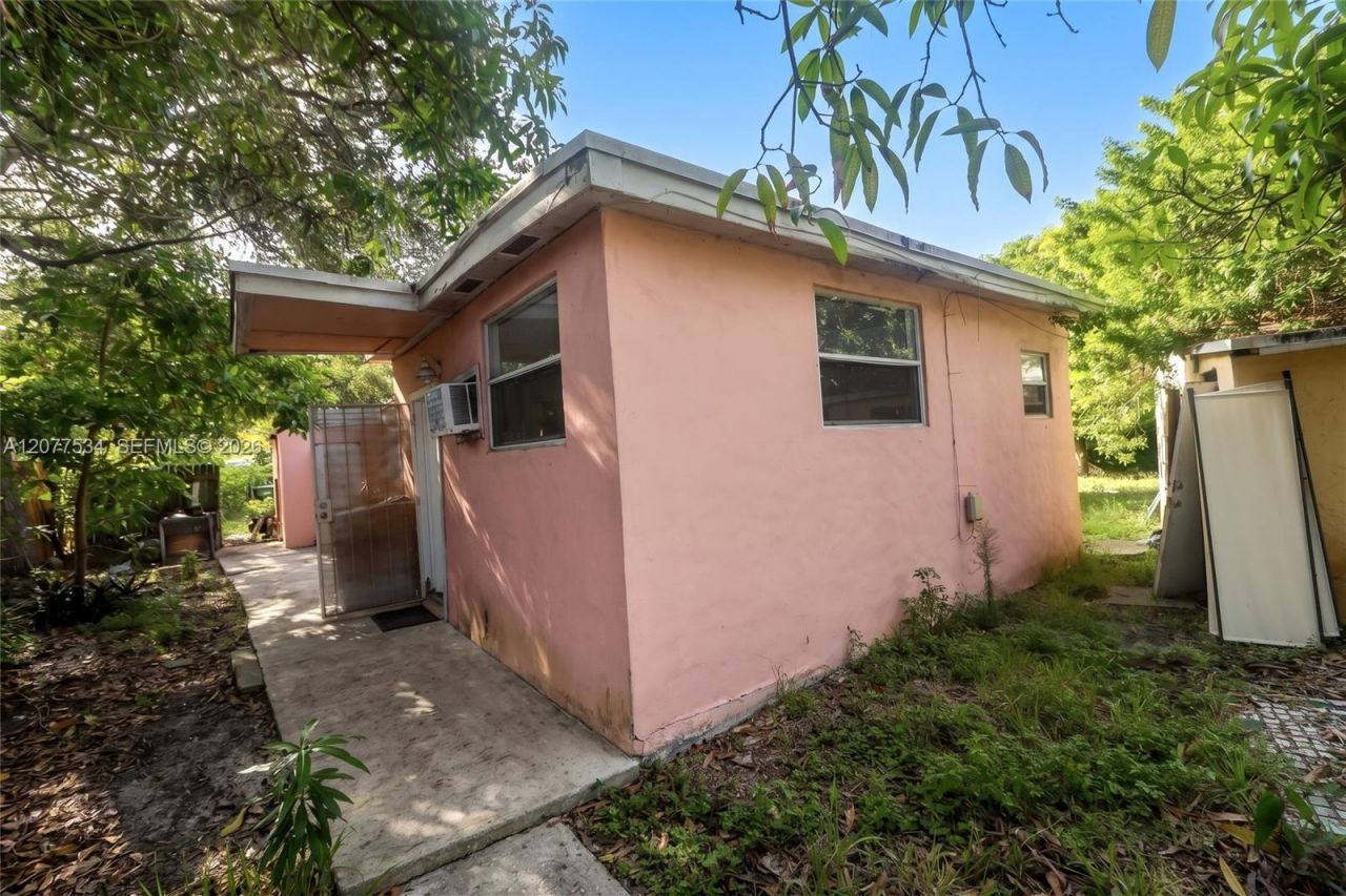 12040 NW 1st Ct, North Miami, FL 33168 Photo