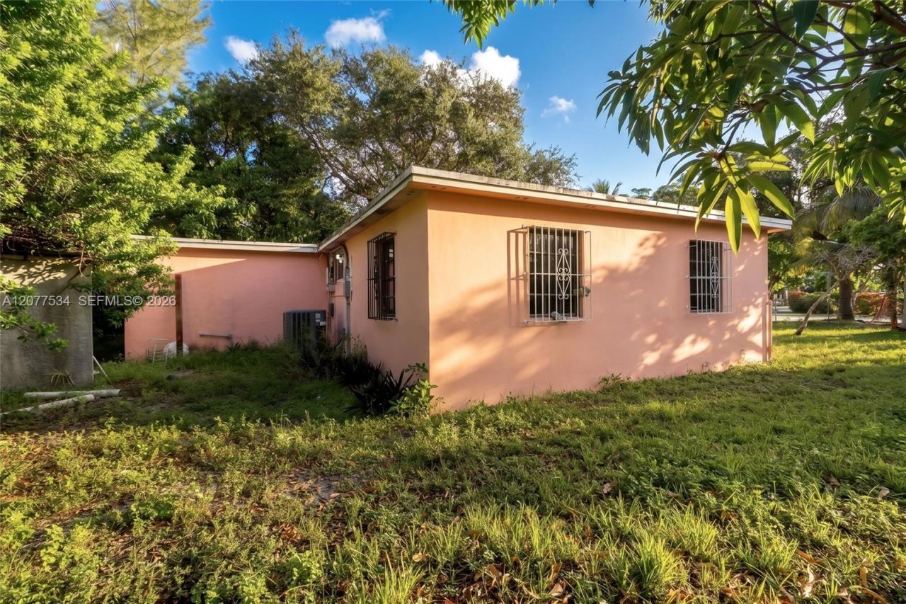12040 NW 1st Ct, North Miami, FL 33168 Photo