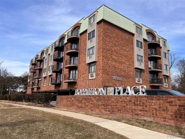 35300 Woodward Avenue , Unit 405, Birmingham, Mi 48009