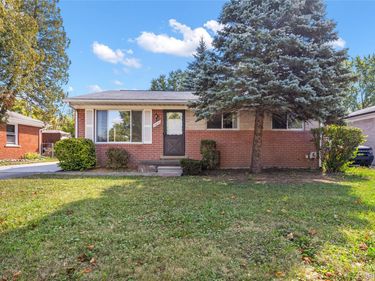 15032 Arcola Street , Livonia, Mi 48154