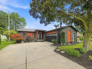26925 S River Road, Harrison Township, Mi 48045