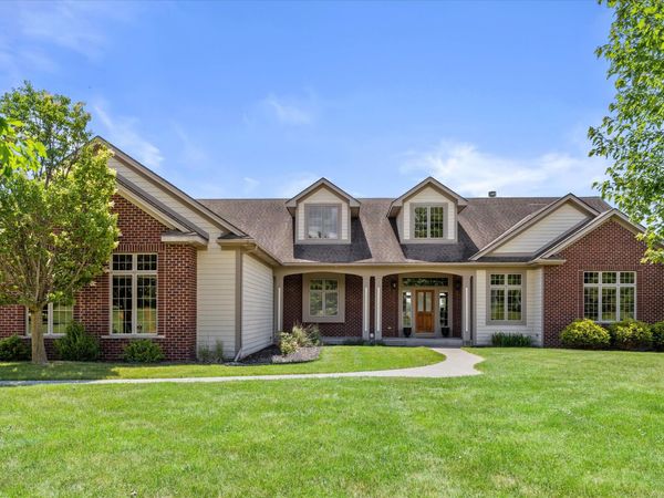 S99W33205 Genevieve Dr, Mukwonago, WI 53149