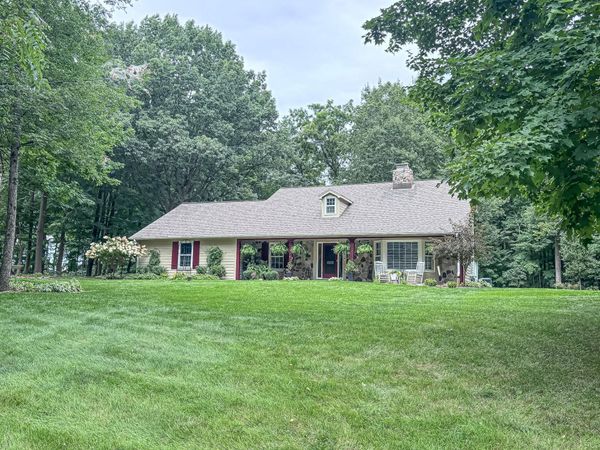 28812 Grove Ln, Waterford, WI 53185