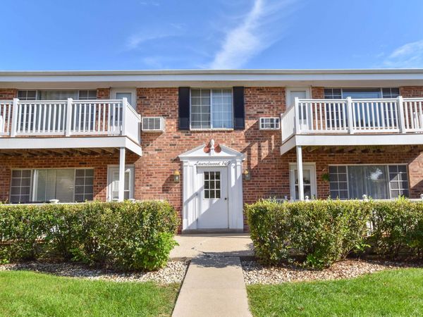 149 Linden Ln, Unit 6, Thiensville, WI 53092