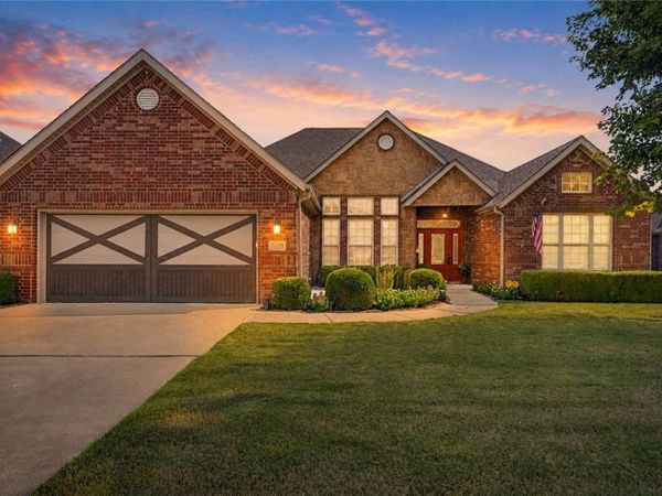 5310 S Stone Bay Circle, Rogers, AR 72758
