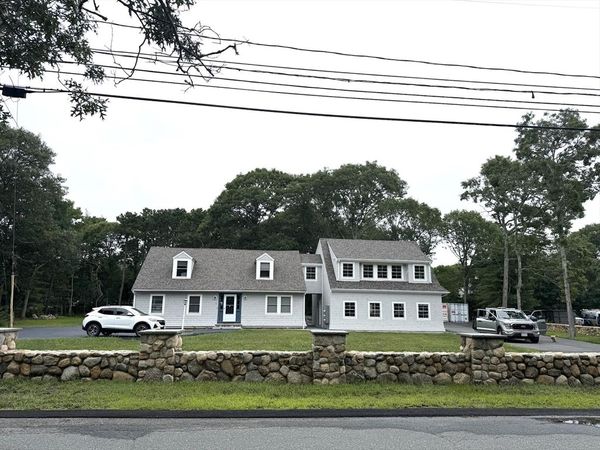 4 Edgerton Dr, Falmouth, MA 02556