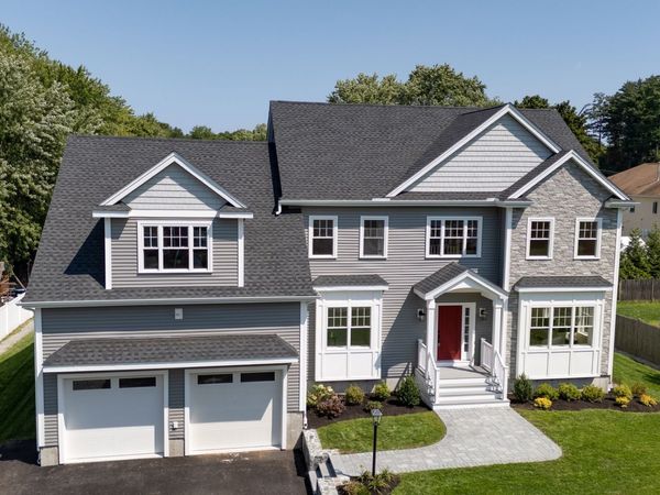 4 Wildwood St, Burlington, MA 01803