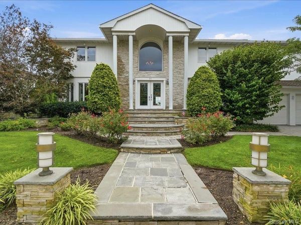211 Whitewood Drive , Massapequa Park, NY 11762