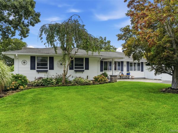 2 Mount Wilson Avenue , Farmingville, NY 11738