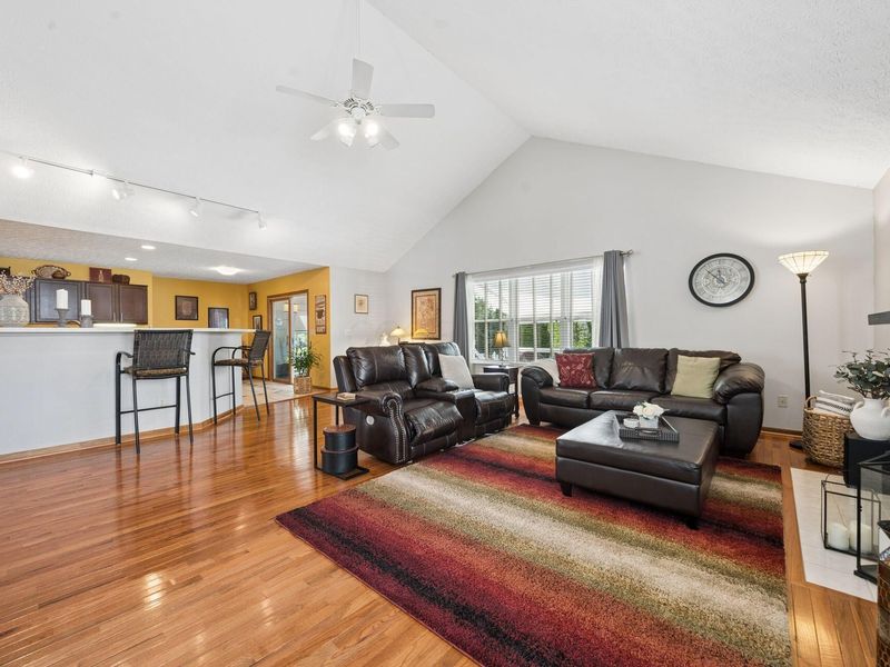 2494 Seton Drive , Lewis Center, OH 43035 Photo 12