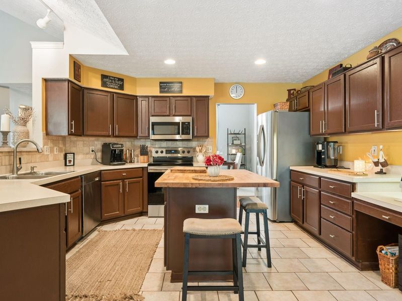 2494 Seton Drive , Lewis Center, OH 43035 Photo 18