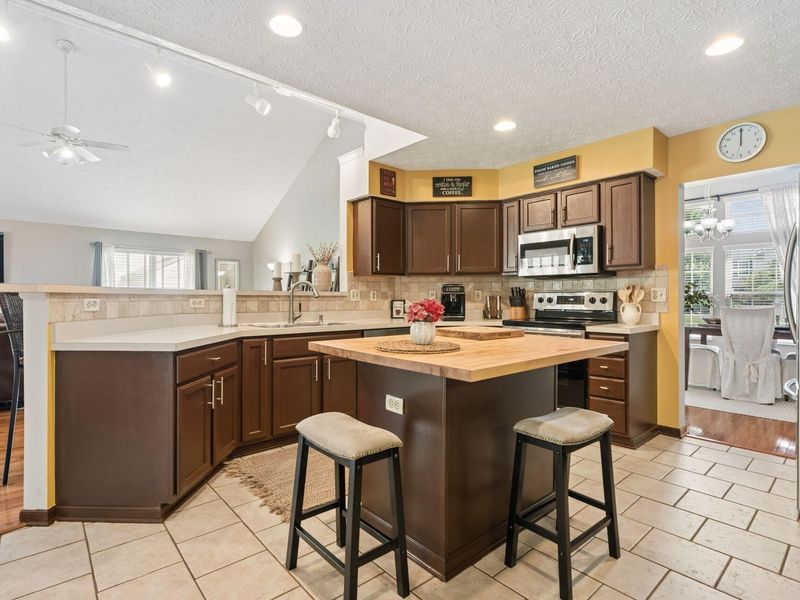 2494 Seton Drive , Lewis Center, OH 43035 Photo 19