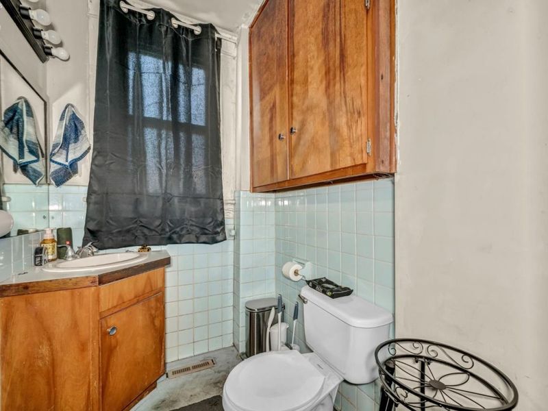 1011 E Main Street, Bellevue, OH 44811 Photo 12