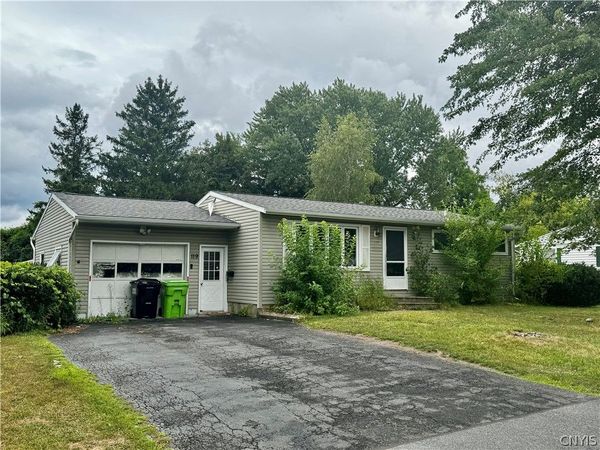 119 Ontario Place , Liverpool, NY 13088