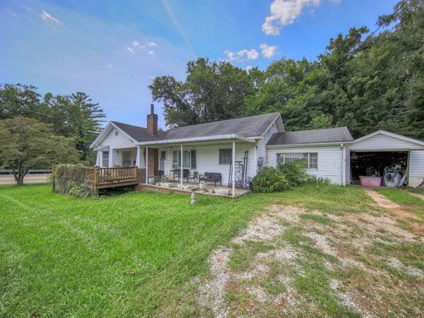 1103 Academy Circle, Dandridge, TN 37725