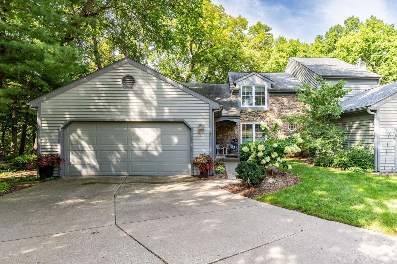 31 Thornwood Court, Unit 14, Rock Island, IL 61201 Main Photo
