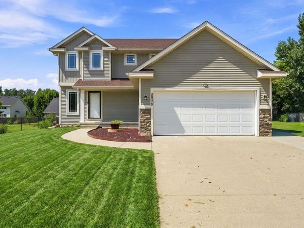 5928 NW 50th Street, Johnston, IA 50131