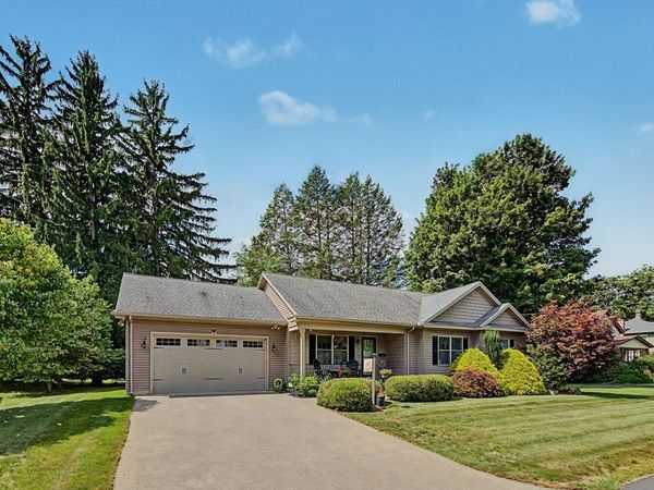4 Mckinley Ave, Easthampton, MA 01027
