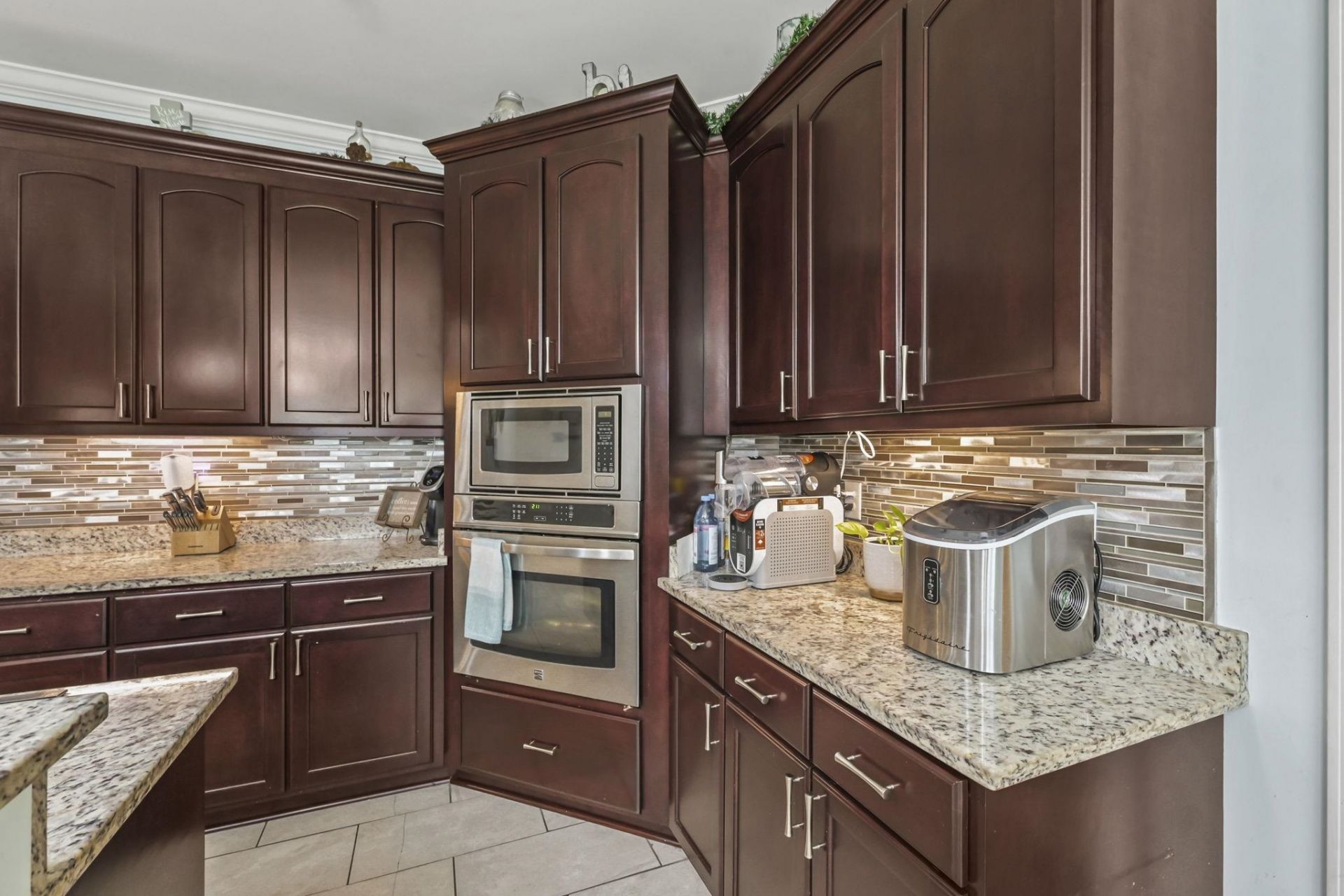 1051 Academy Dr.  Photo 10