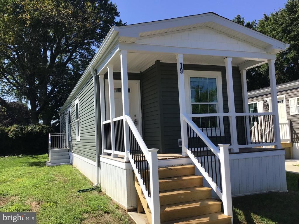 19 KENNEDY DRIVE , MORRISVILLE, PA 19067