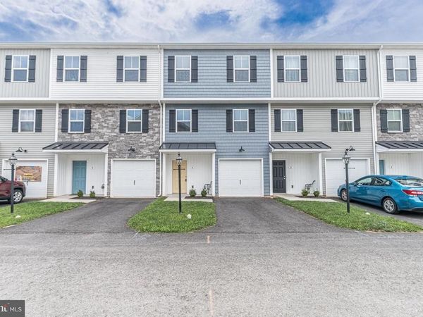 4 LANDING PLACE, YORK, PA 17408