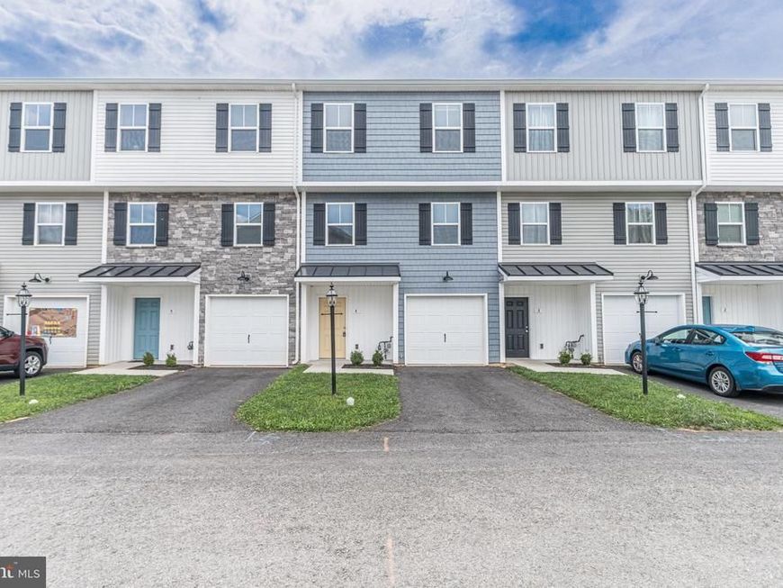 4 Landing Place, York, PA 17408 Main Photo