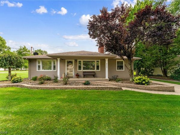 82 Ward Avenue , New Middletown, OH 44442