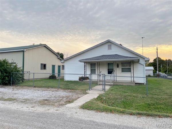 721 Locust Street , Edgar Springs, MO 65462