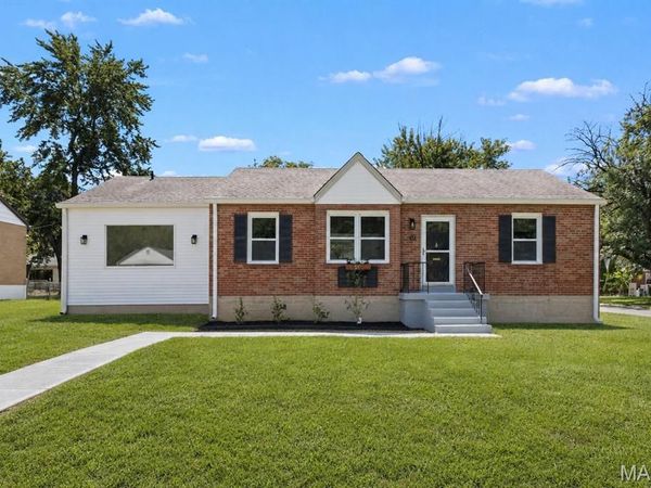 17 Saint Martha Court , Florissant, MO 63031