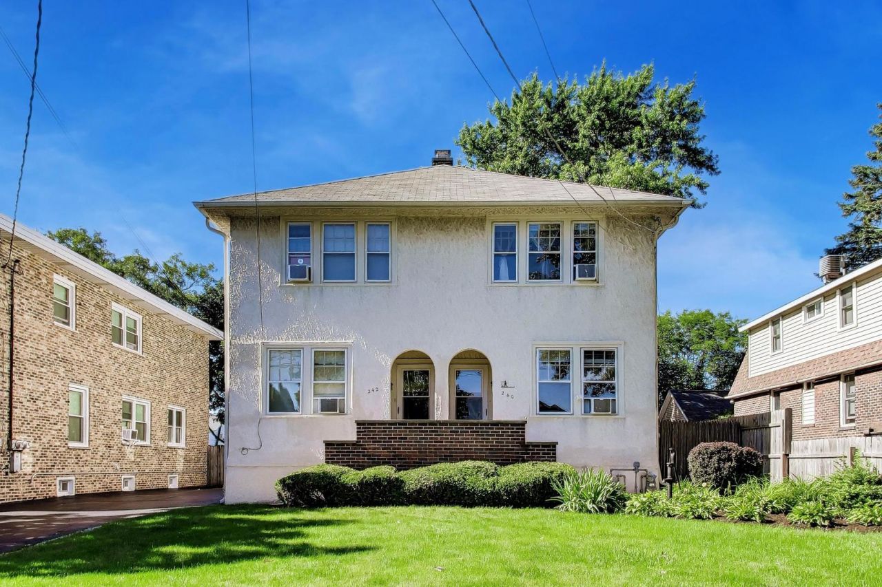 240 & 242 Highwood Avenue, Highwood, IL 60040 Main Photo