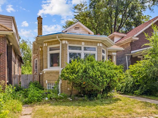7927 S Ridgeland Avenue , Chicago, IL 60617