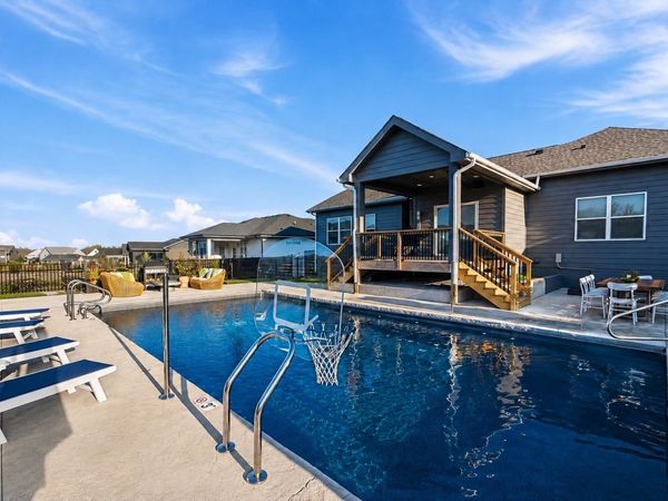 17763 Valleyview Drive, Clive, IA 50325