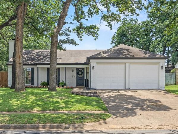 408 Thorn Wood Drive, Euless, TX 76039