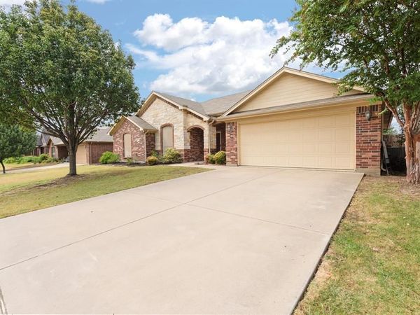 609 Jeffdale Drive, Burleson, TX 76028