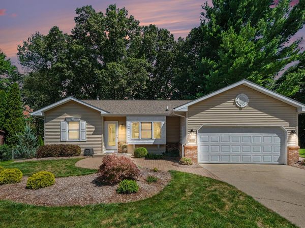 5880 Edajean Ridge Drive NE, Comstock Park, MI 49321