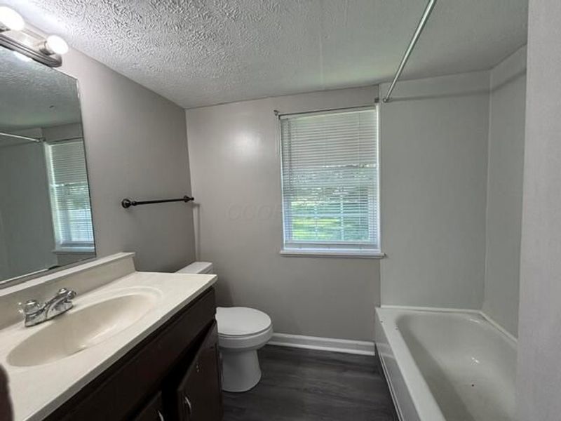 2854 E 11th Avenue , Columbus, OH 43219 Photo 10