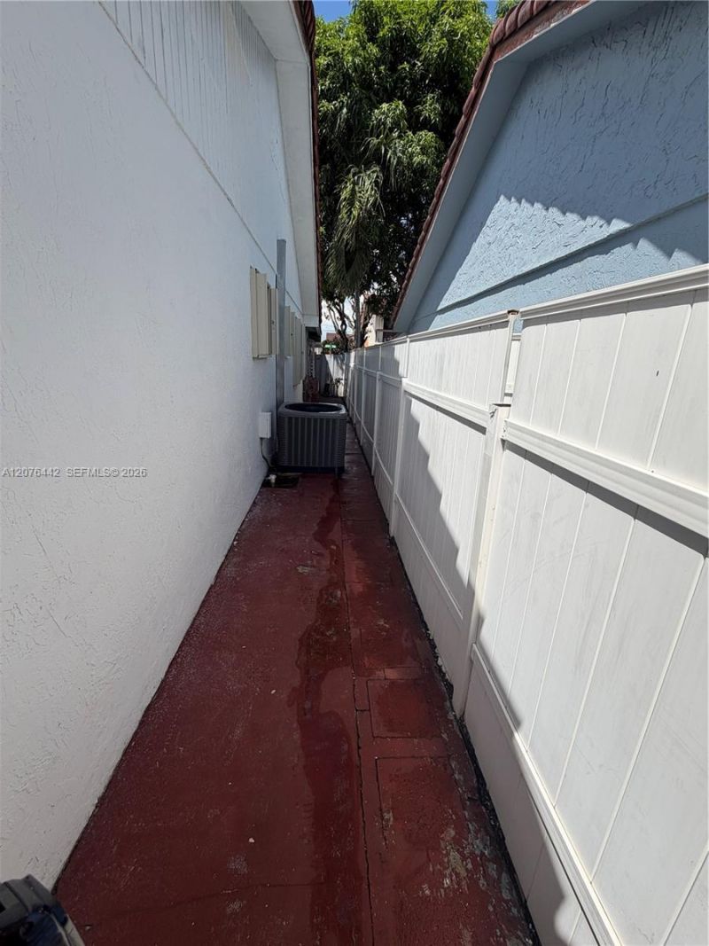 2121 W 54th St, Hialeah, FL 33016 Photo