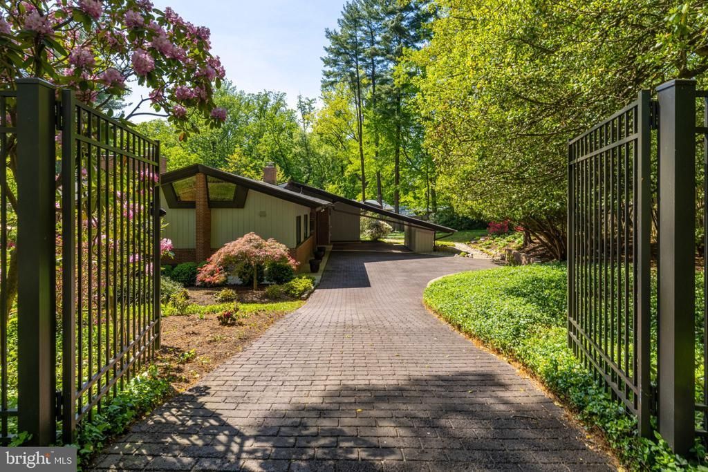 1034 DIXON LANE , JENKINTOWN, PA 19046
