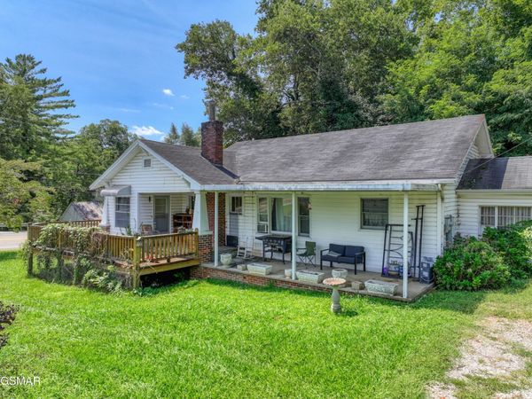 1103 Academy Circle , Dandridge, TN 37725