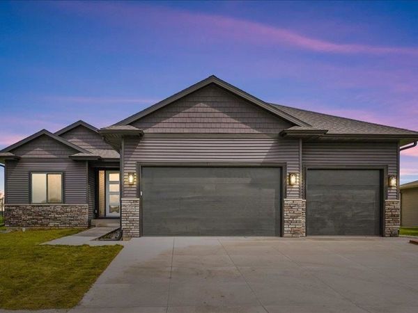 804 Windam Dr., Solon, IA 52333