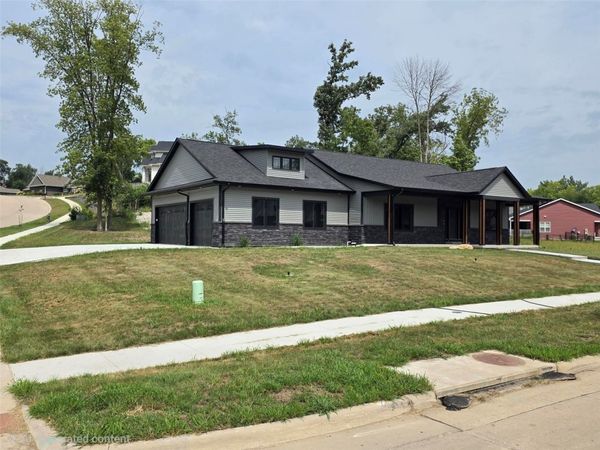 5630 Seminole Valley Trail NE, Cedar Rapids, IA 52411