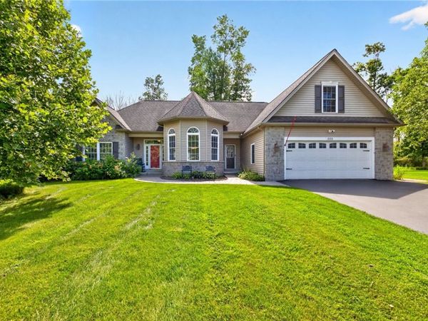 898 Lothario Circle, Webster, NY 14580