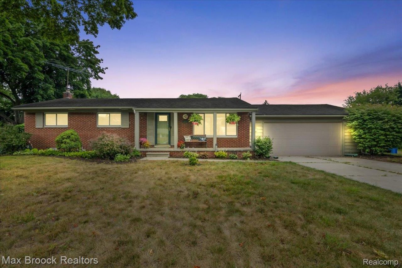 1800 Hollingsworth Drive, Commerce Township, Mi 48390 Main Photo