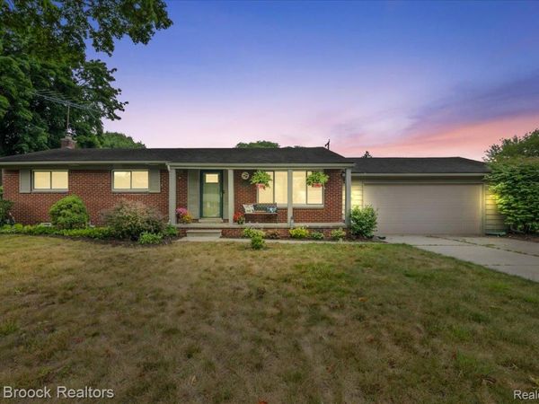 1800 Hollingsworth Drive, Commerce Township, Mi 48390