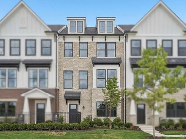 44020 Oakmont Drive, Plymouth Township, Mi 48170