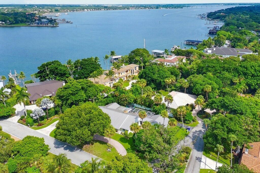 15 W High Point Road, Sewalls Point, FL 34996 Photo