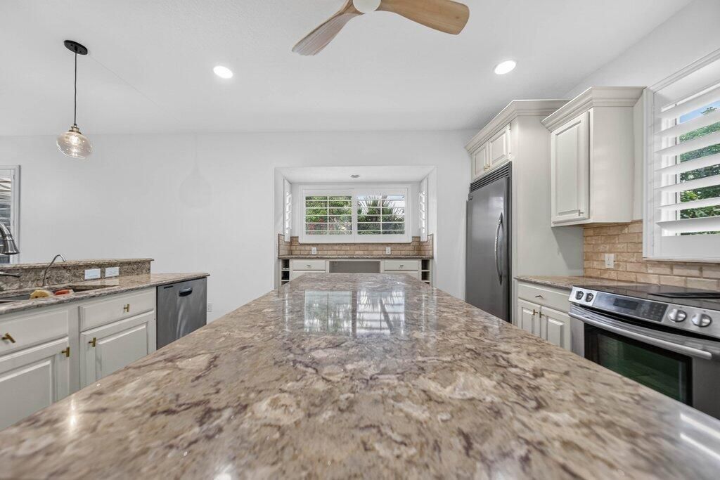 15 W High Point Road, Sewalls Point, FL 34996 Photo