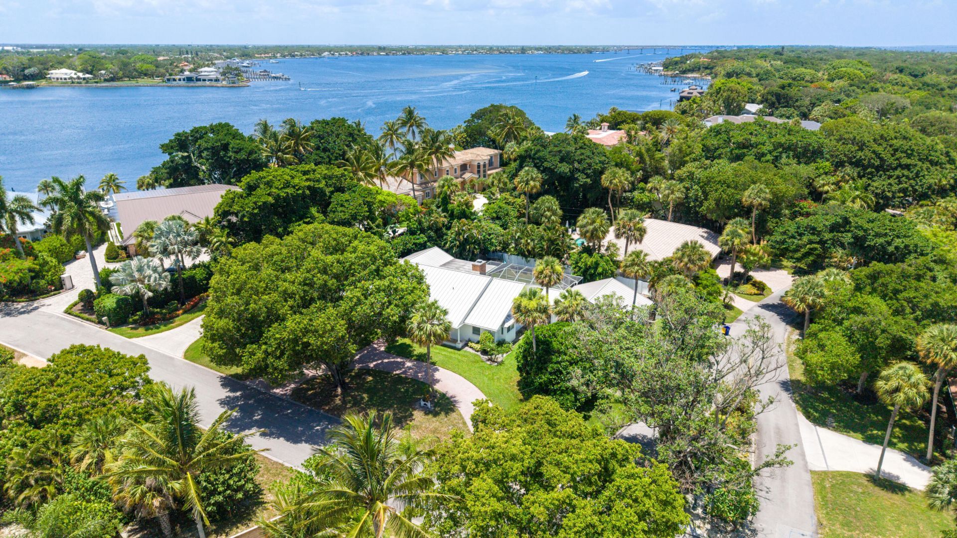 15 W High Point Road, Sewalls Point, FL 34996 Photo