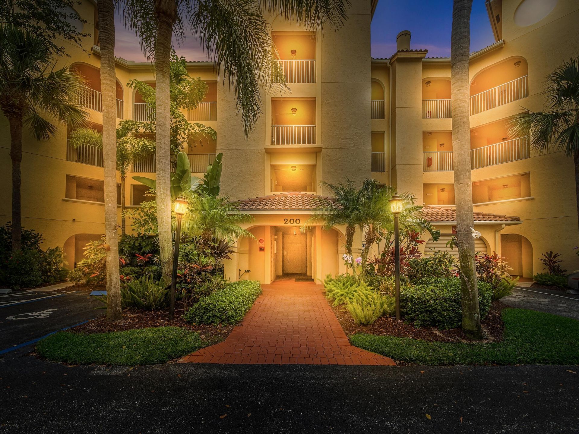 200 Uno Lago Drive, Unit 405, Juno Beach, FL 33408 Photo